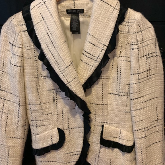 Kenneth Cole Jackets & Blazers - Kenneth Cole Woman’s blazer